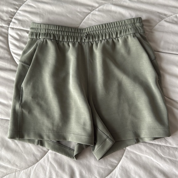 Lululemon Softstreme Shorts 4β Bundle - Picture 5 of 10